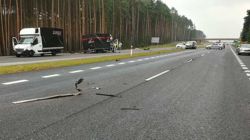 Pijany kierowca wjechał pod cysternę z paliwem i busa