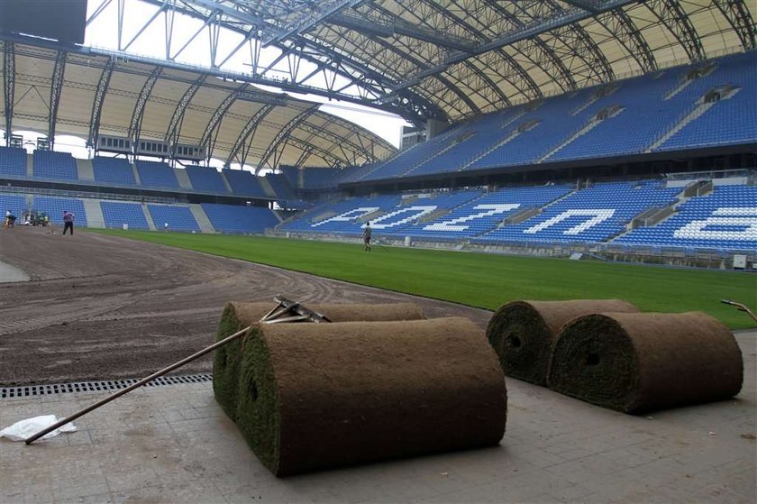 Stadiony w Poznaniu i Wrocławiu to buble