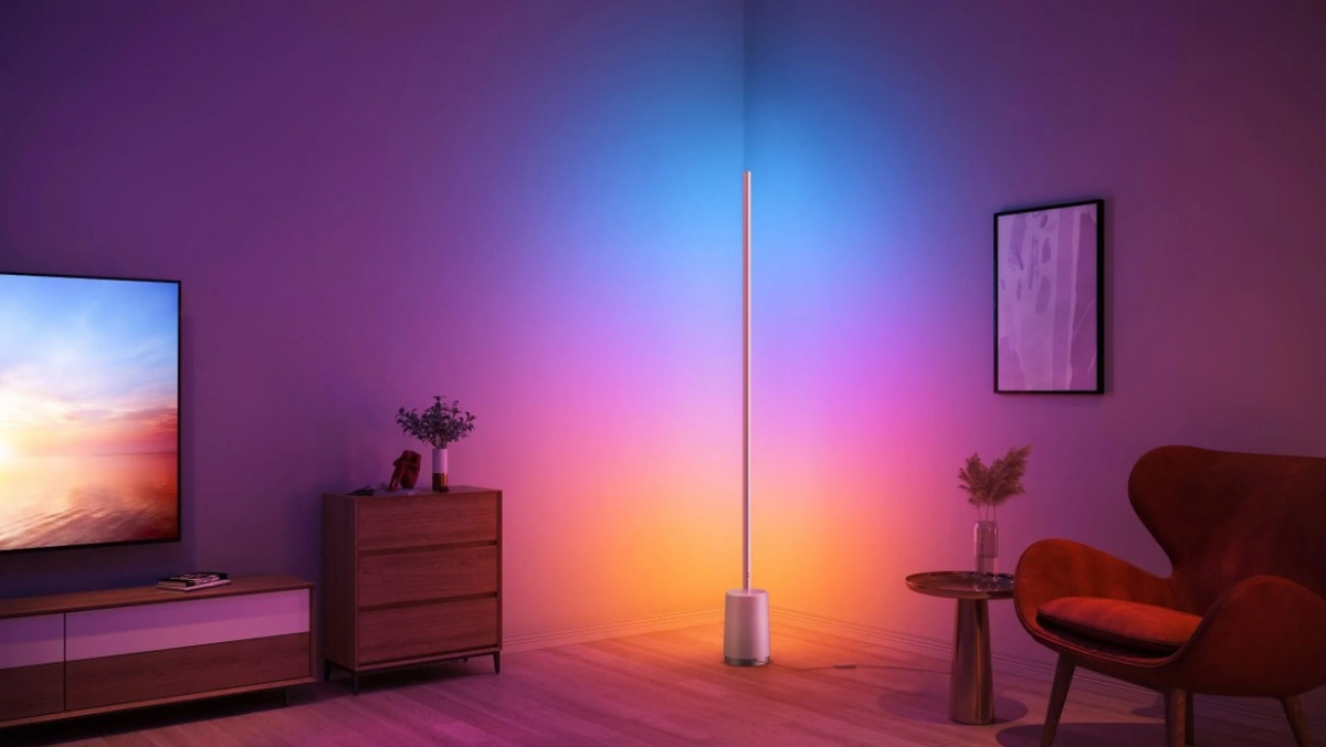 Inteligentne oświetlenie: lampa podłogowa, która wygląda jak miecz świetlny