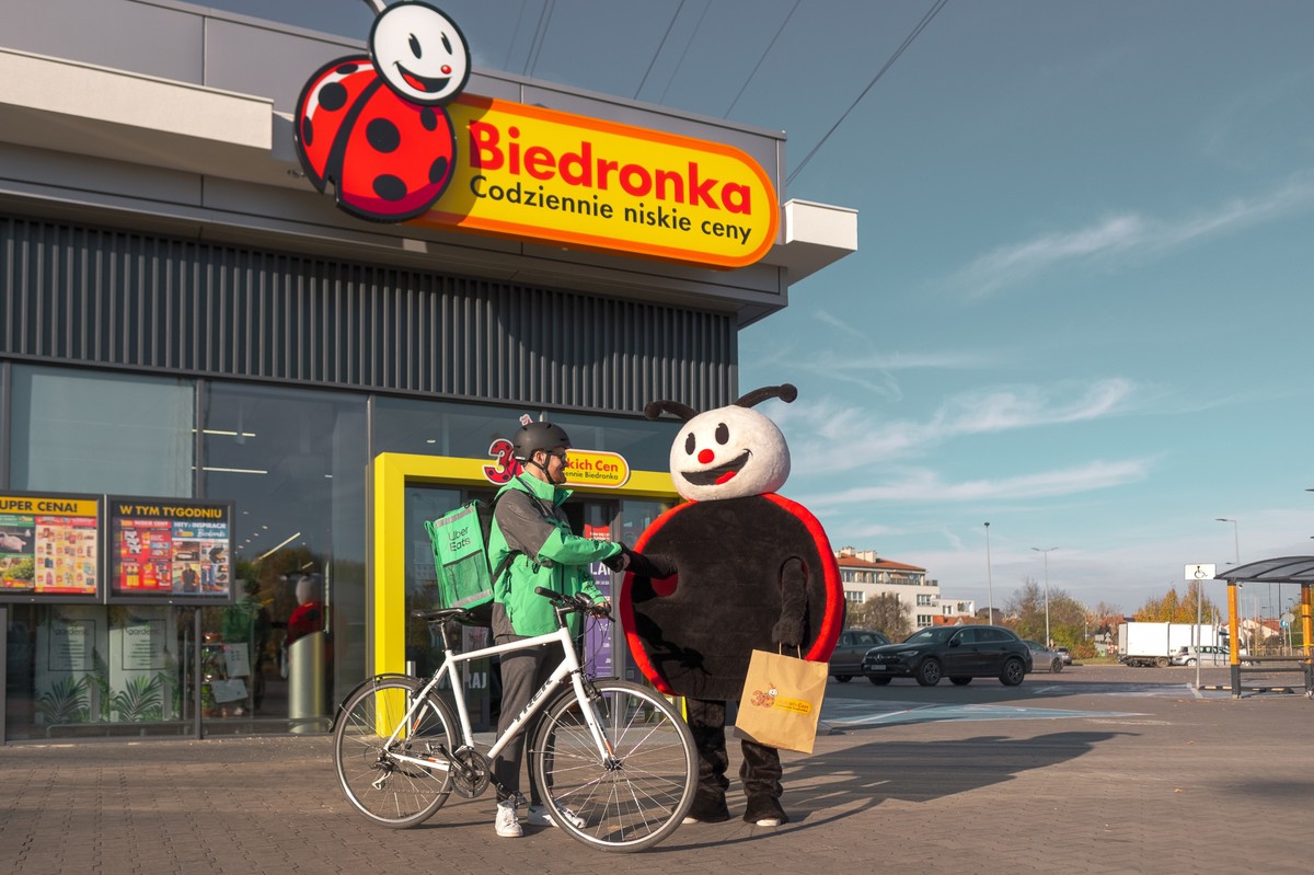 Biedronka wchodzi we współpracę z Uberem. Ruszył pilotaż