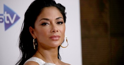 Nicole Scherzinger mezítláb, vérrel borítva hozta ránk a frászt