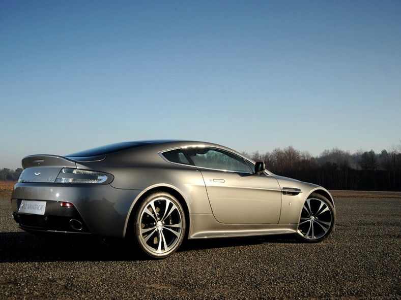 Genewa 2009: Aston Martin V12 Vantage – większy silnik dla małego Astona