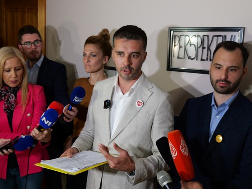 Savo manojlović sa svojim pokretom "kreni promeni" ide samostalno na izbore u beogradu