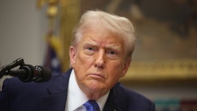 Trump bliżej Ukrainy. Macron i Sikorski komentują zmianę stanowiska USA