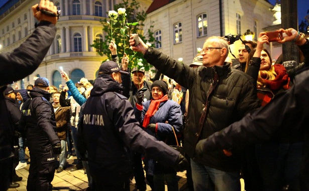 Lider Obywateli RP: PiS ma wyborców, których cieszy demolowanie demokracji i deptanie praw człowieka