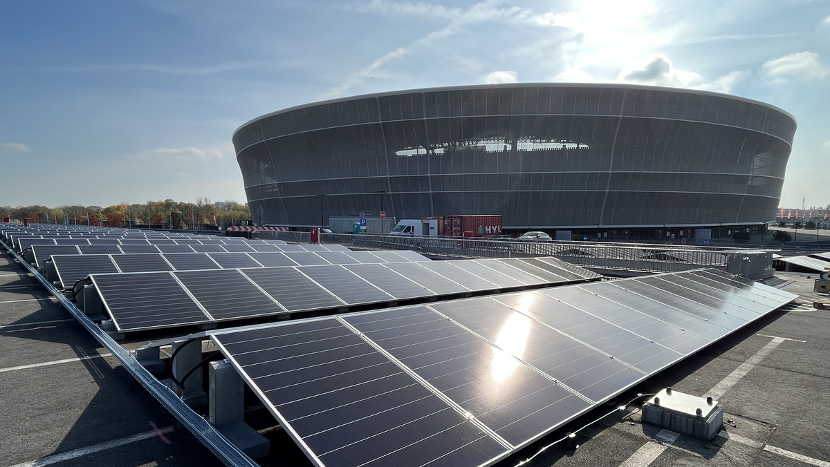 Fotowoltaika na stadionie. Wyprodukują 20 proc. zapotrzebowania na prąd