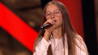 11-letnia Julia obróciła wszystkie fotele w "The Voice Kids". "Śpiewasz za profesjonalnie" 