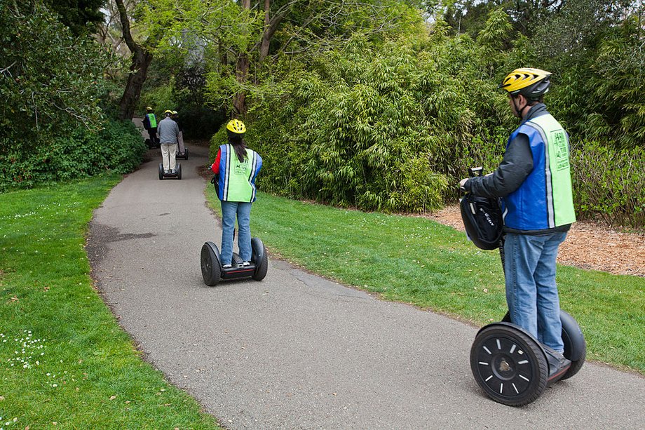 Jeszcze tuż przed pandemią COVID-19 zobaczyć można było wycieczki na Segwayach w San Francisco.