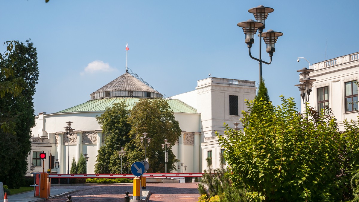 Kancelaria Sejmu cofnęła zgodę na organizację w Sejmie konferencji SLD oraz Federacji Stowarzyszeń Służb Mundurowych RP – poinformował PAP dyrektor Centrum Informacyjnego Sejmu Andrzej Grzegrzółka. Jak dodał, decyzja została podjęta z przyczyn organizacyjnych i bezpieczeństwa.