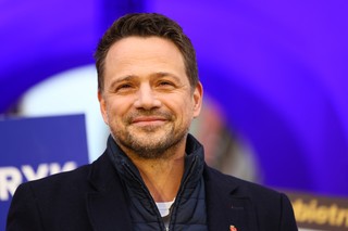 Radni KO przeciw decyzjom Trzaskowskiego. Spór o zwężanie ulic w stolicy narasta