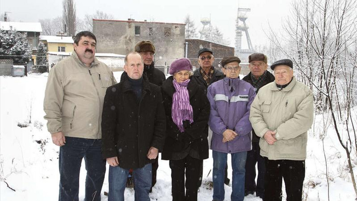 Emerytowani pracownicy kopalni Kazimierz Juliusz w Sosnowcu pozbawieni zostali deputatów, bo ich były pracodawca szuka oszczędności. Ludzie są rozgoryczeni i czują się oszukani