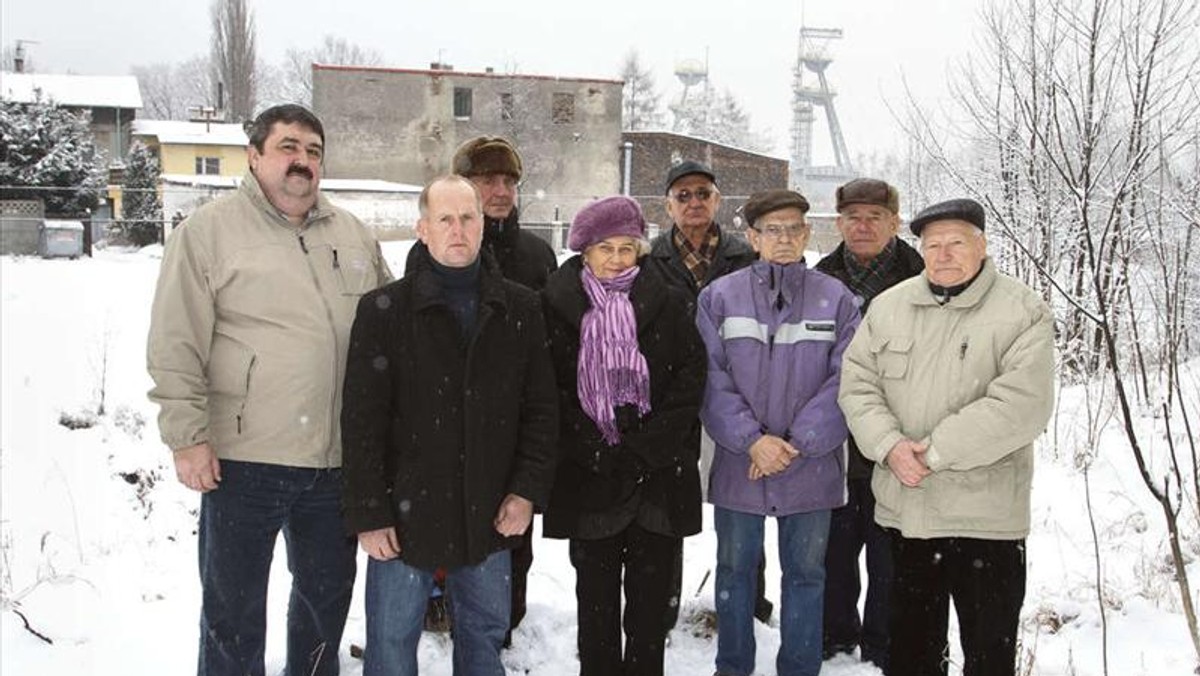 Emerytowani pracownicy kopalni Kazimierz Juliusz w Sosnowcu pozbawieni zostali deputatów, bo ich były pracodawca szuka oszczędności. Ludzie są rozgoryczeni i czują się oszukani