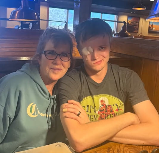 Michaela podporuje aj jeho rodina.