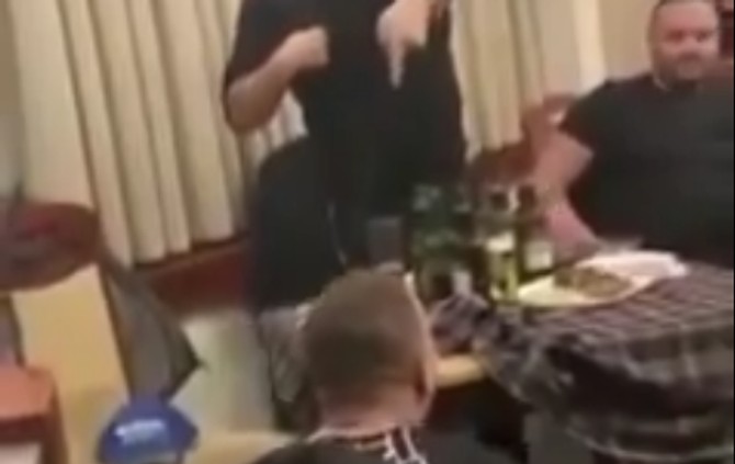 Srbin iz čučnja u zubima podigao ceo sto