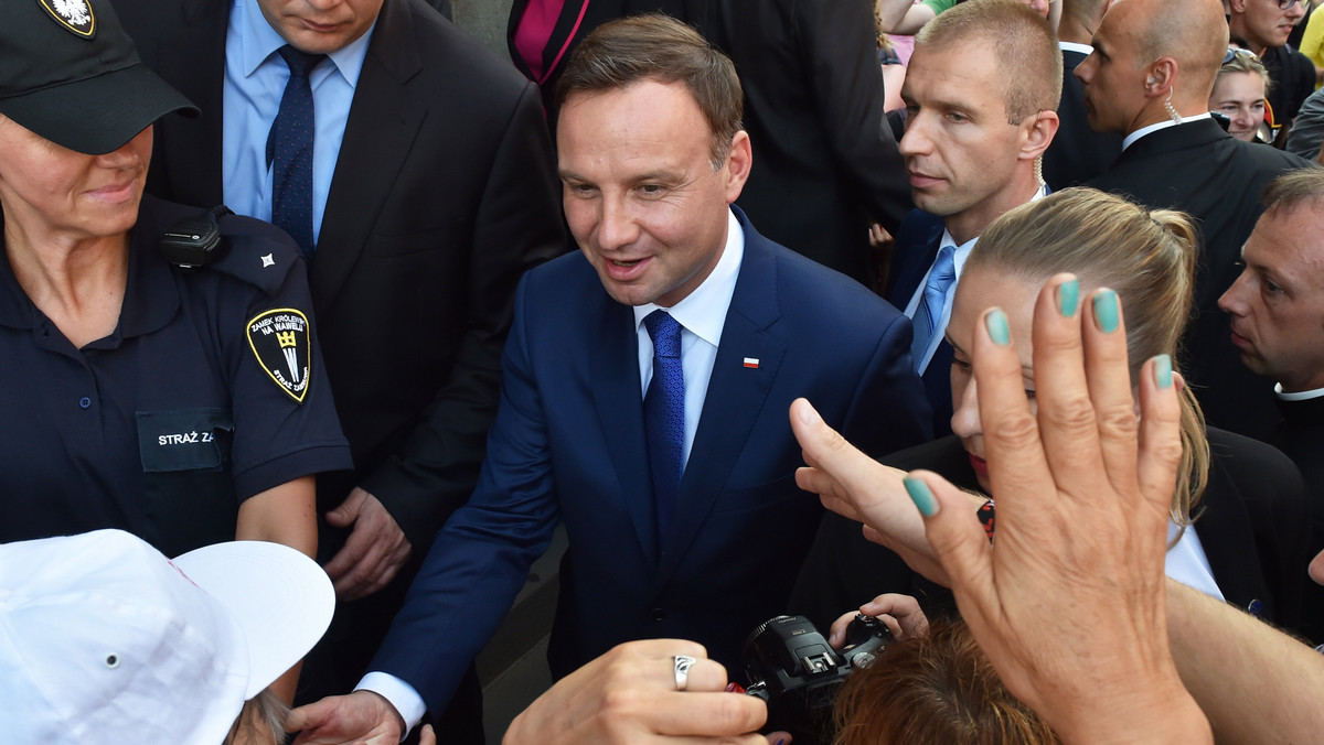 Mnie się zdaje, że Jarosław Kaczyński do dzisiaj nie może uwierzyć, że Andrzej Duda wygrał wybory, i nie ma pomysłu na jego prezydenturę - mówi poseł Ludwik Dorn w wywiadzie dla "Gazety Wyborczej".