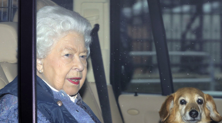 II. Erzsébet brit uralkodó a Buckingham-palotából a windsori kastélyba költözött márciusban a koronavírus-járvány miatt 2020. március 19-én, és várhatóan ott tölti a húsvéti ünnepeket is / Fotó: MTI/AP/PA/Aaron Chown