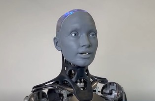 Humanoidalny robot ostrzega przed rozwojem sztucznej inteligencji
