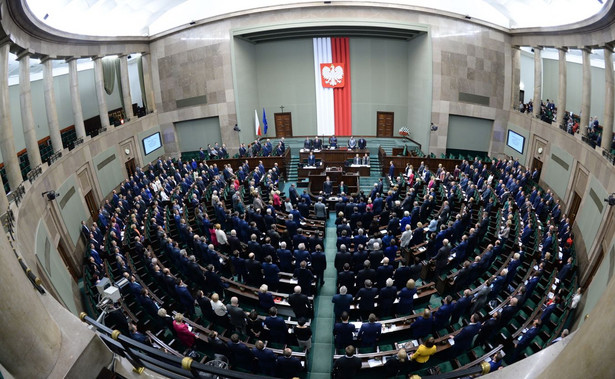 Sejm przyjął nowelizację ustawy o służby cywilnej autorstwa PiS