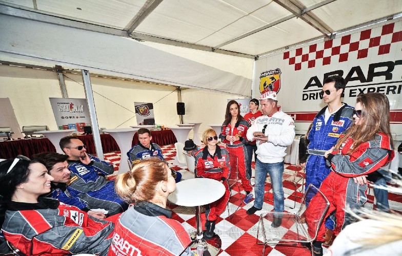 Kuba Bielak prowadził odprawę sportową przed konkursem ABARTH CHALLENGE