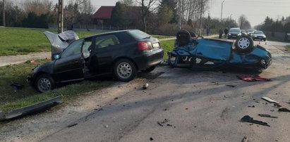 Groźne zderzenie pod Łańcutem. Nastolatek wyprzedzał, kobieta skręcała