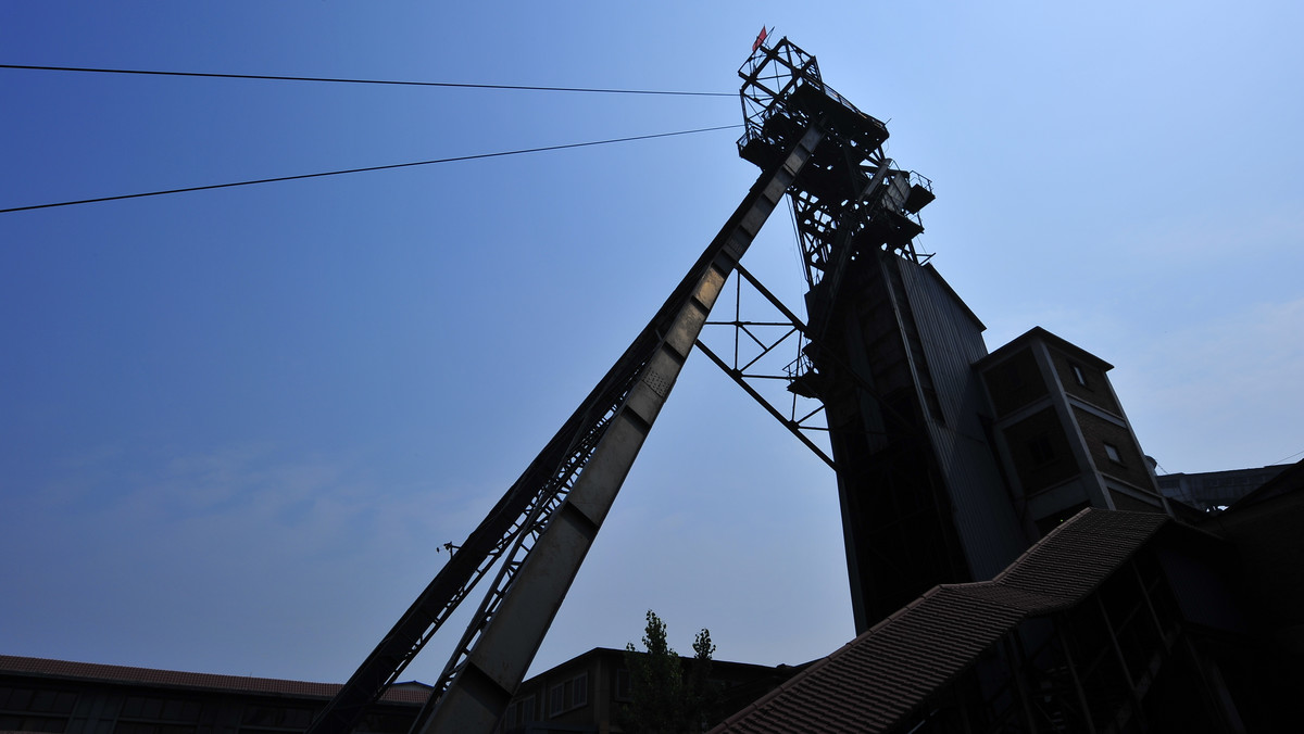 Wczoraj późnym wieczorem w kopalni Polkowice-Sieroszowice oberwały się skały, dwóch górników zginęło, trzeci trafił do szpitala w Legnicy, jest w ciężkim stanie.