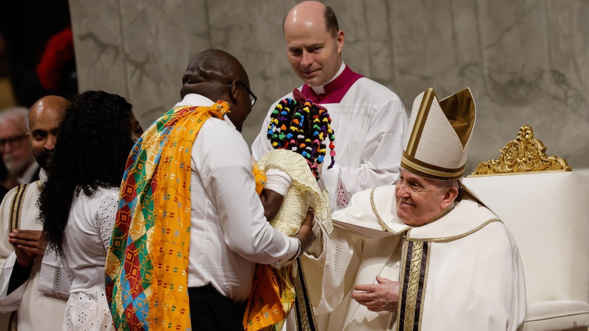 Franciszek w noc wigilijną: Chrystus nie patrzy na liczby, ale na twarze