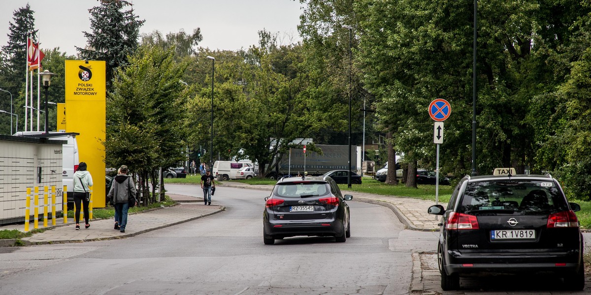 Ulica Tomickiego straszy wyglądem.