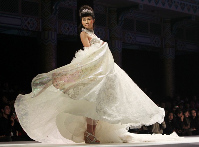 Kolekcja sukien ślubnych Tsai Meiyue na sezon wiosna/lato 2012