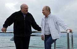 Rozżalony Łukaszenka poskarżył się Putinowi: Pomyśl, jak możemy dotrzeć na Krym
