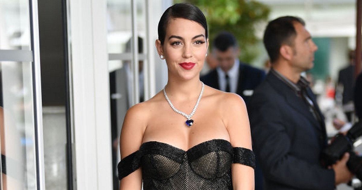 Джорджина родригес биография. Georgina Rodriguez Cannes. Джорджина Родригес год рождения. Джорджина Родригес с каре. Джорджина Возраст.