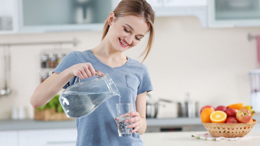 Czy warto pić wodę z kranu? Jest wiele argumentów na jej korzyść 