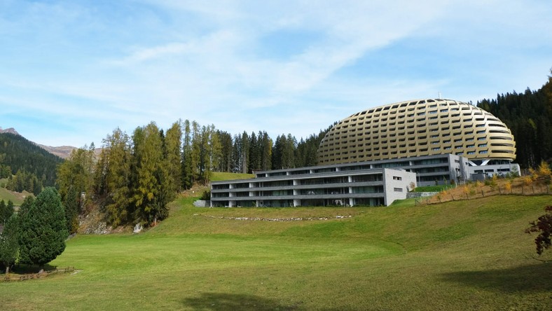 Hotel AlpenGold w Davos, z którym podziemnymi korytarzami, połączony jest apartament Oczeretnego.