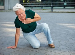 Kobiety często bagatelizują oznaki zawału serca. Jakie są objawy?