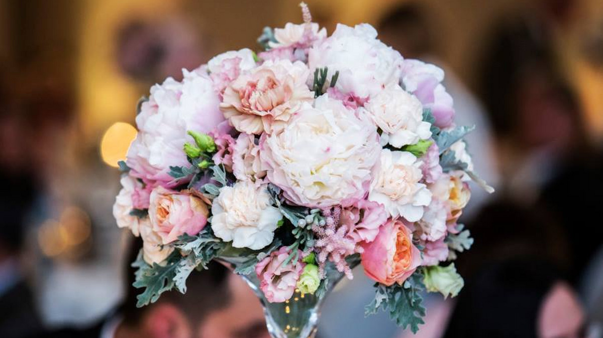Organizacja wesela: ile kosztują kwiaty na stół? - Ślub