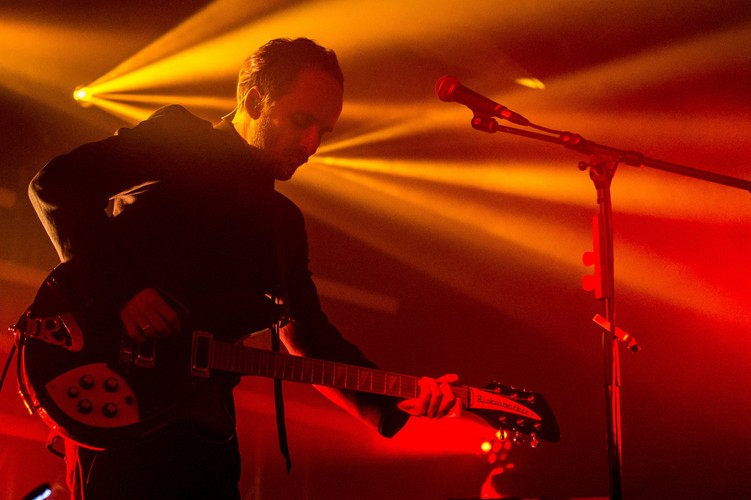 Artur Rojek podczas koncertu we Wrocławiu