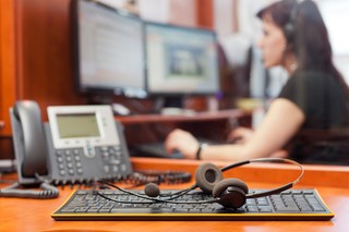 Startuje niebieska linia dla mobbingowanych. Dobry pomysł może zaszkodzić pracodawcom