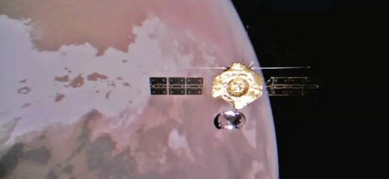 Chińska sonda Tianwen-1 na nowych zdjęcia. W tle widać Marsa