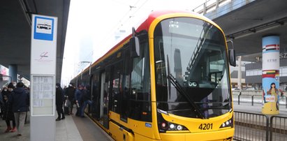 Skandal w warszawskim tramwaju. Motorniczy w czasie jazdy oglądał film dla dorosłych. Jest nagranie