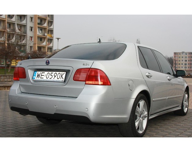 Saab 9-5 po Jarosławie Kaczyńskim