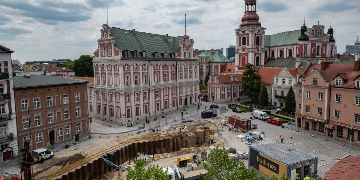 Trwa przebudowa placu Kolegiackiego w Poznaniu.