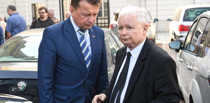 Kaczyński kiwnął na Błaszczaka i wszystko jasne. Tu nie trzeba słów