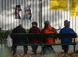 Polski rynek pracy jest odporny na pandemię, ale bieda i niskie płace to nadal duży problem Polaków