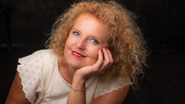 Karolína Kříženecká, líderka komunikácie v Microsofte a trénerka pozemného hokeja. 