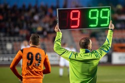 Jest rekomendacja IFAB ws. reguły pięciu zmian w piłce nożnej