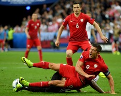 Jeszcze nie czas otwierać szampany. Jest jeden czarny scenariusz dla Polaków