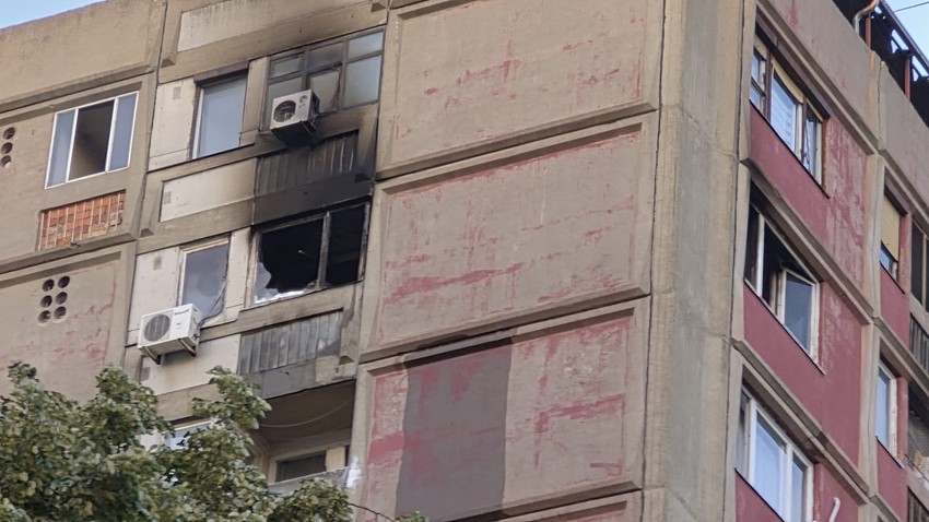 na 12 spratu zgrade u Maksima Gorkog u Nišu izbio je požar u stanu