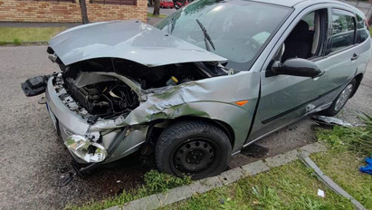 Durva baleset Pesterzsébeten: két autó karambolozott egy kereszteződésben – fotó