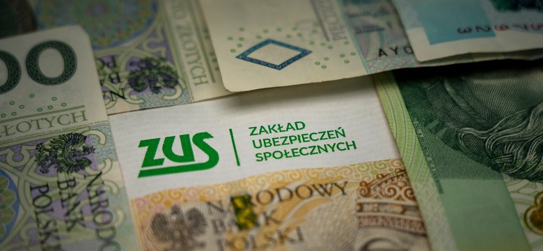 ZUS przelewa dodatkowe pieniądze. Kto dostanie dwa przelewy i ile dokładnie?