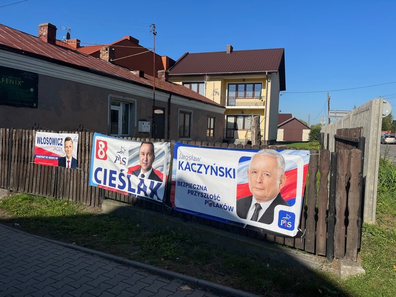 Plakaty kandydatów PiS w Osieku