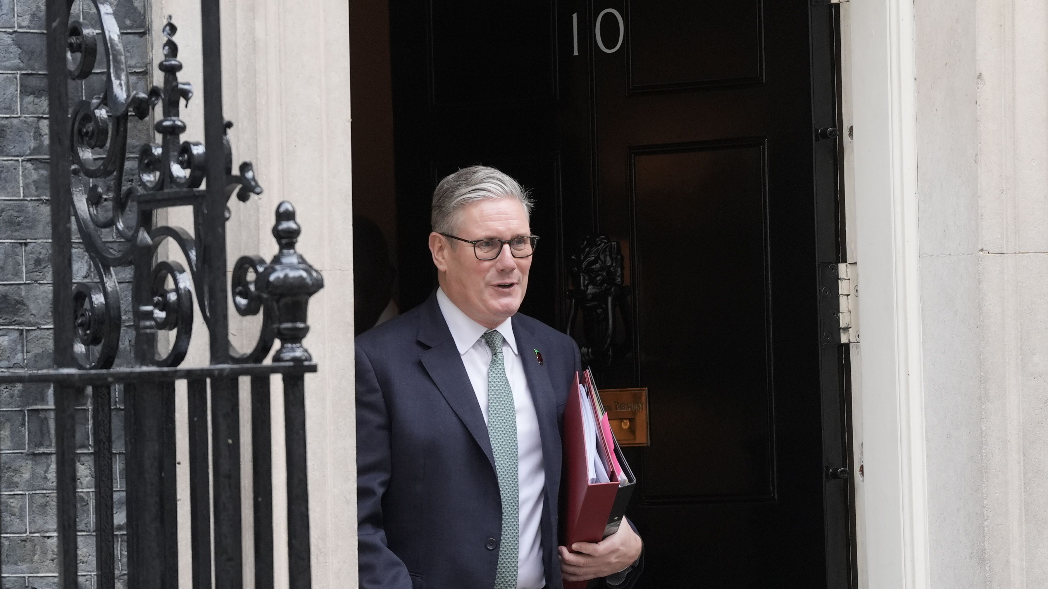 Starmer condemns Downing Street attacks on Streeting as Labour crisis erupts